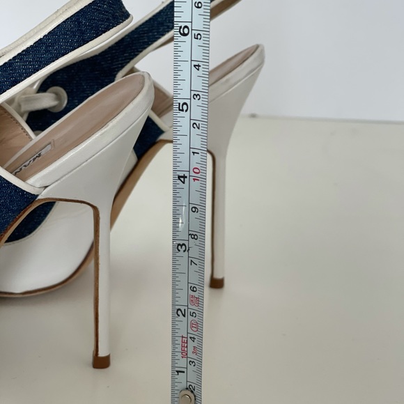 NEW Manolo Blahnik lace up sandals - Picture 9 of 9